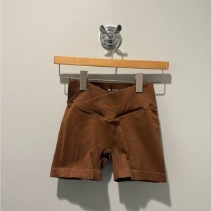 Crossover Waistband Ribbed Women's Biker Shorts in Java, Size Small